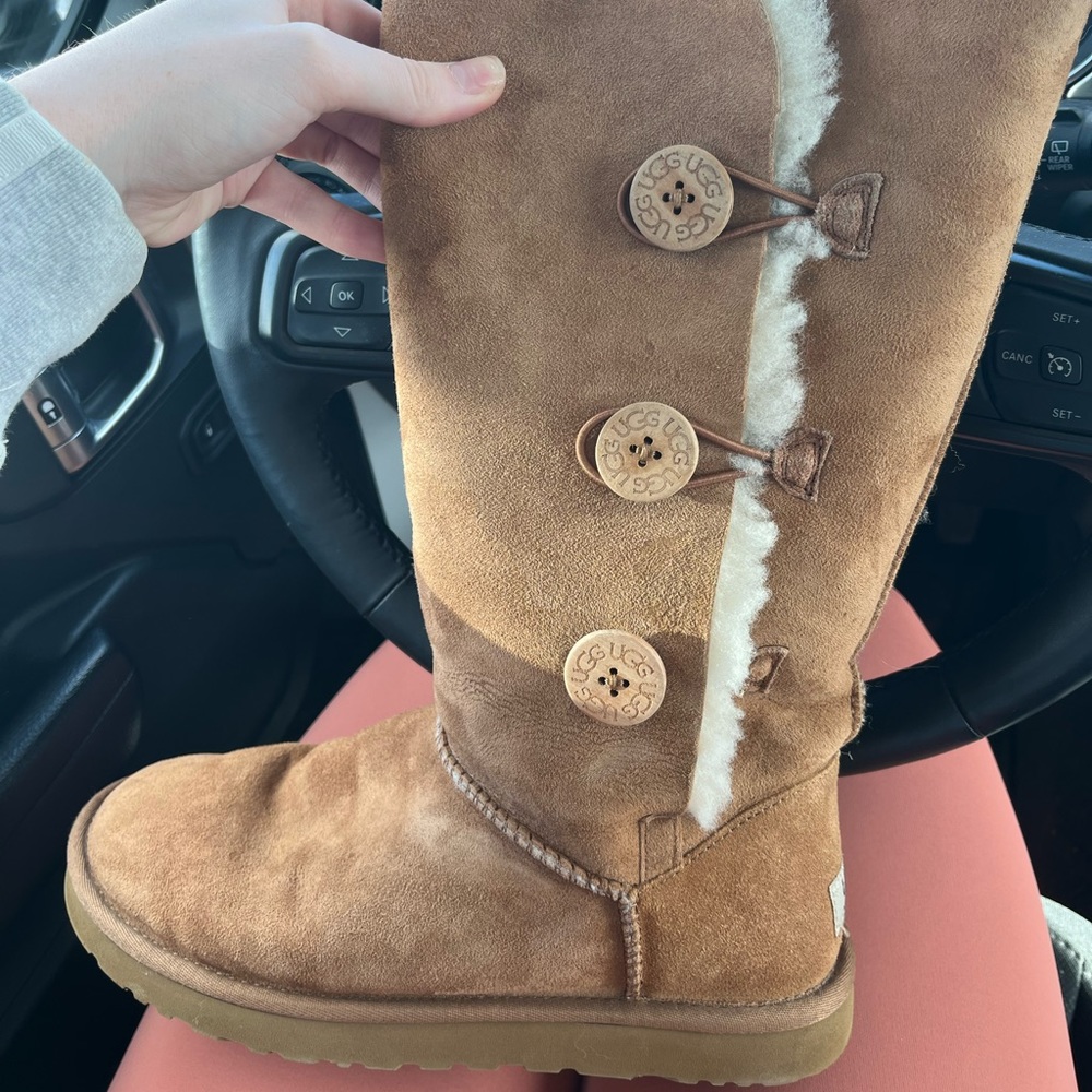 Women’s tall chestnut UGGS great condition!